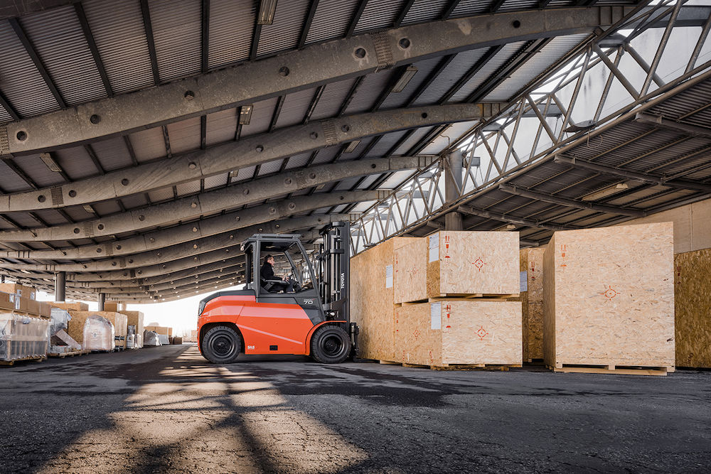 Toyota Traigo 80, 4-wheel 8t @ 900 mm LC - Electric forklift